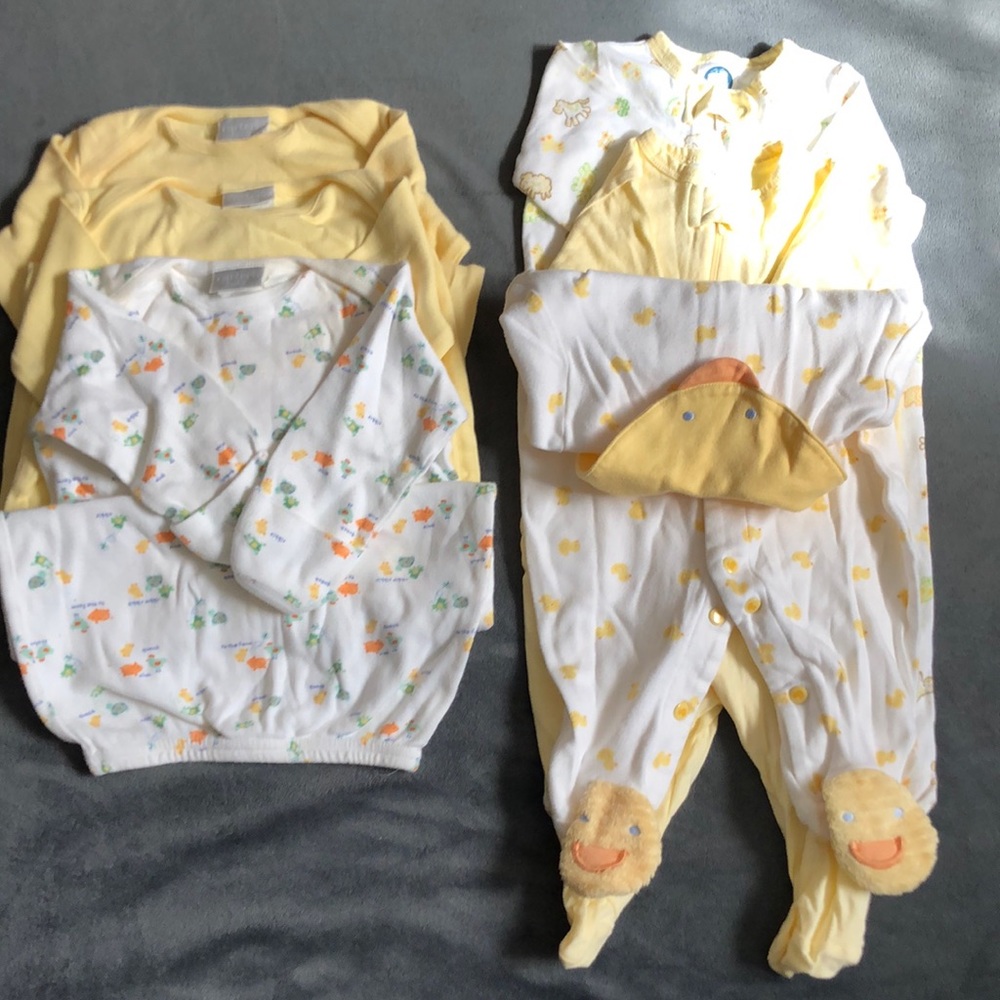 3 Carter elastic bottom nightgowns and 3 onesies 0-3 months